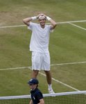 FM_2010 Wimbledon John Isner wins happy