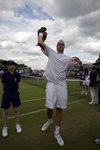 SM 2010 Wimbledon john ISNER throw toweel