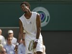 SM 2010 Wimbledon Gael Monfils frustrated