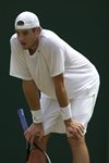 SM 2010 Wimbledon Lleyton Hewitt hands on knees