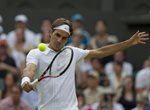 SM 2010 Wimbledon Roger Federer under ball