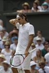 SM 2010 wimbledon Roger Federer wipe brow