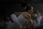 SM_2010 Wimbledon Jelena Jankovic skirt up