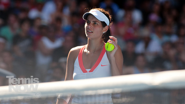 2011-australian-open-tennis--goerges,-julia-%28ger%29-vs-sharapova,-maria-%28rus%29--14-2.aspx