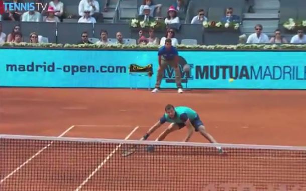 Video: Dimitrov’s Perfect Half-Volley with Slide 