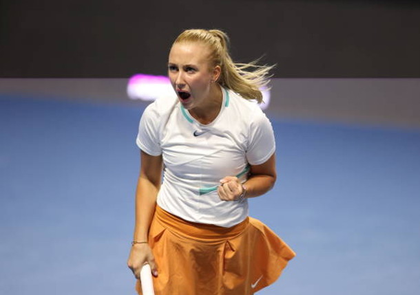 Potapova Crushes Kontaveit, Powers Into Prague Semifinals 