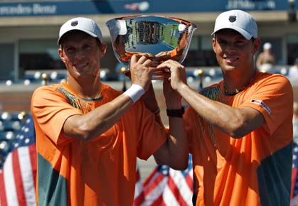 Mike and Bob Bryan win the 2012 US Open men;s doubles title