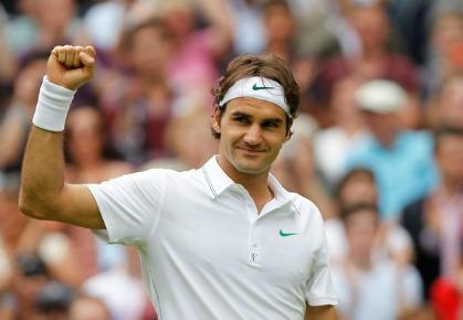 Roger Federer beats Julien Benneteau at Wimbledon 2012