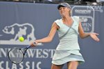 2010 Bank of the West Classic Maria Sharapova hits up