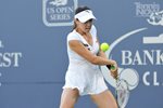 2010 Bank of the West Classic Zheng Jie backhand low