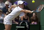 FM_2010 Wimbledon Justine Henin reach