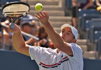 Andy Roddick reaches the fourth round of the 2012 U.S. Open