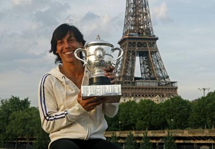 Francesca Schiavone with French Open trophy