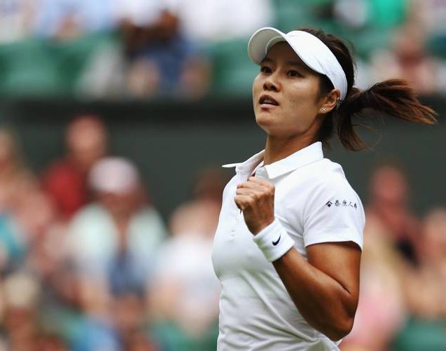  Li Na Enjoys First Centre Court Victory at Wimbledon  