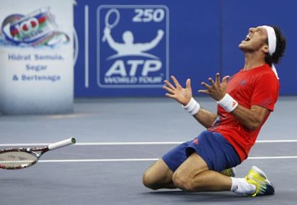 Juan Monaco beats Julien Benneteau to win Malaysian Open 2012