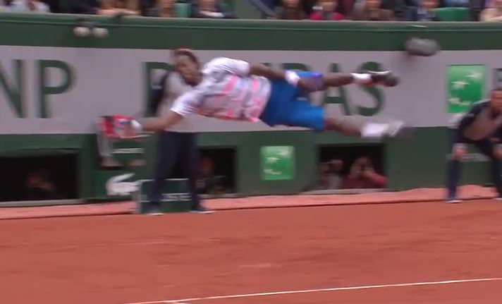 Video: Monfils Gets Hangtime at Roland Garros 
