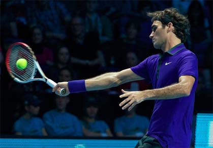 Roger Federer plays in the semifinals of the 2012 ATP World Tour Finals