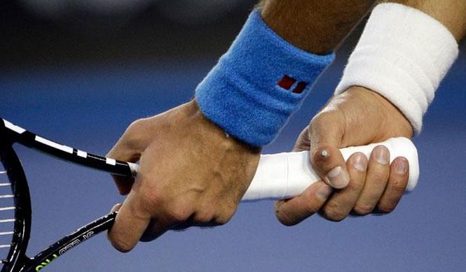 Vine: Djokovic Injures Thumb During Fall in First Set 