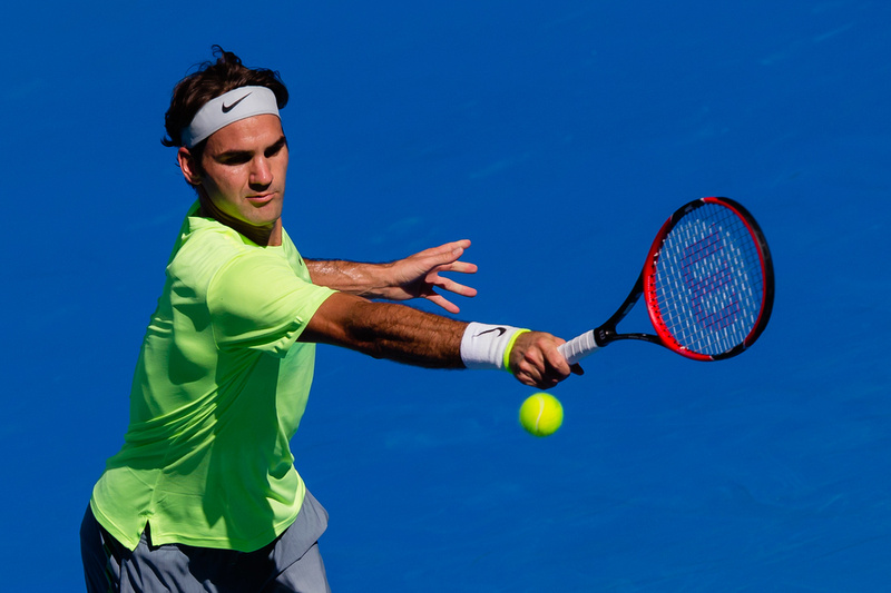 Video: Federer Takes out Sand Wedge vs. Bolelli  