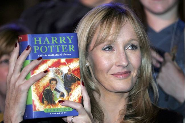 Author J.K. Rowling Aces Serena Hater Off Court 
