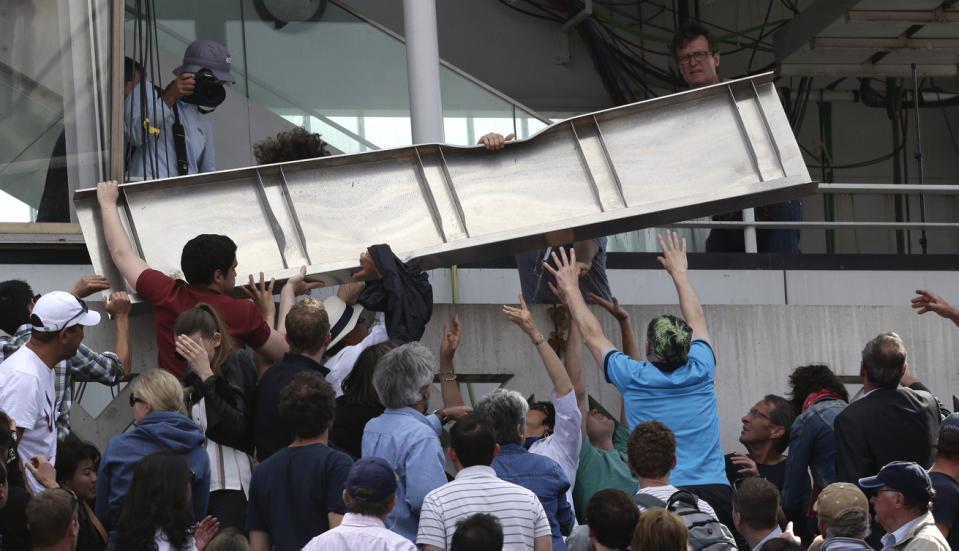 Video: Falling Debris Lands on Spectators at Roland Garros  