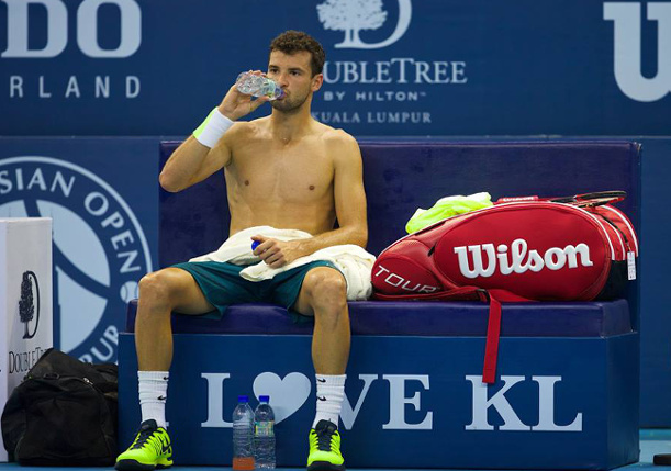 Video: Nonplussed Dimitrov Hits Trick Shot and Walks Away 