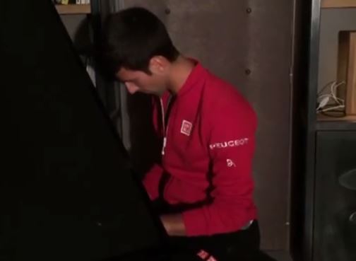 Video: Chilled-Out Djokovic Plays Für Elise on Friday Night in Paris 