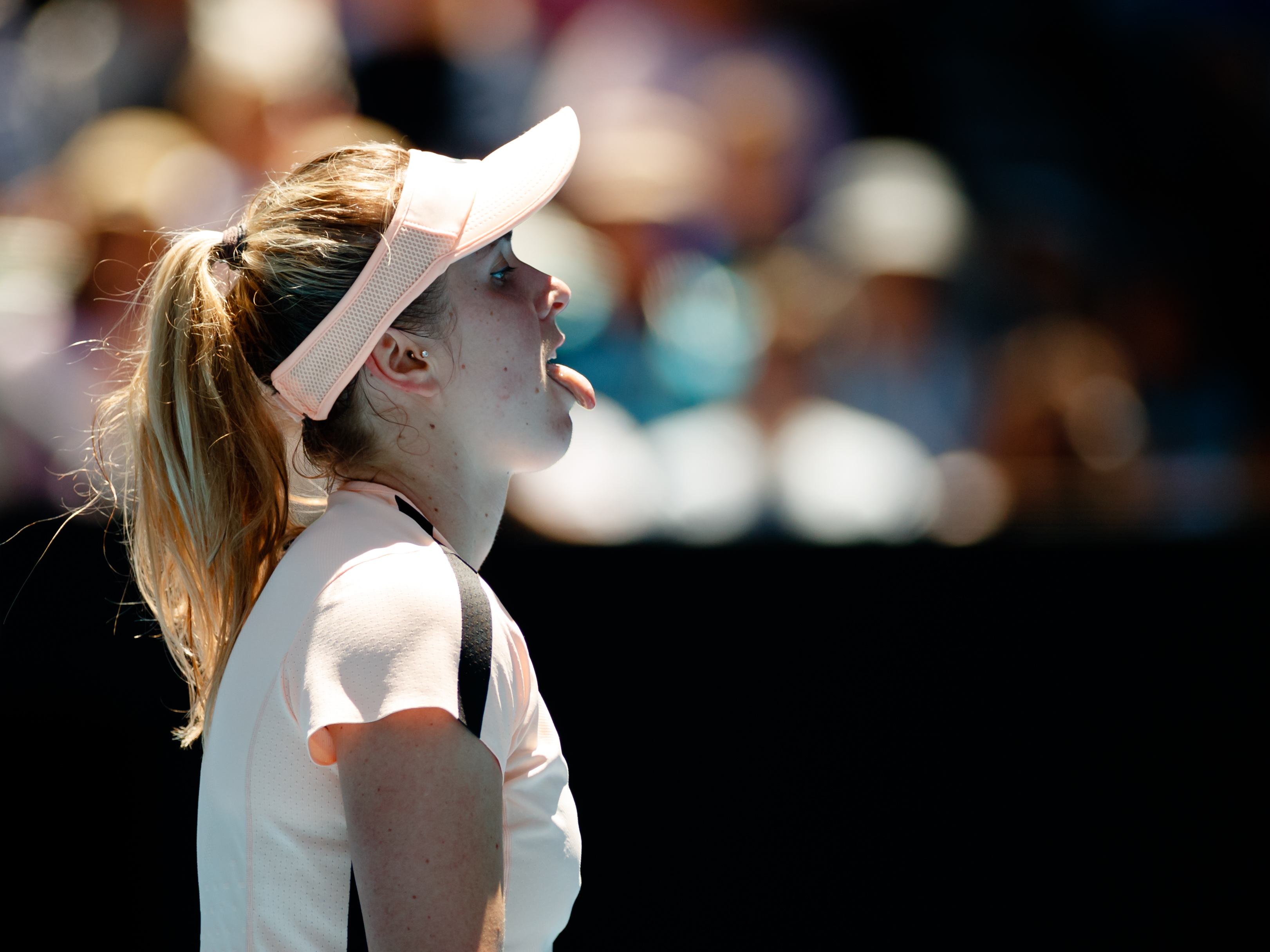 Svitolina Couldn’t Overcome Mertens or Hip Injury in Melbourne