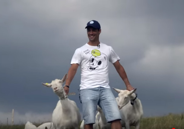 Watch: Farmer Fabio Fognini 