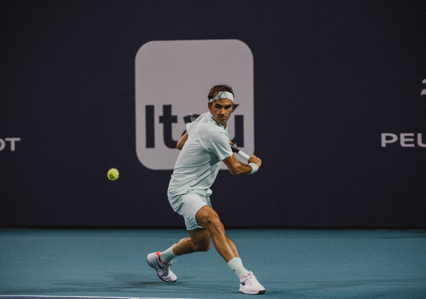 Federer: How To Return Isner's Serve 