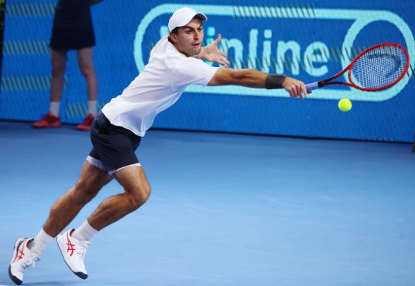 Karatsev and Khachanov Set to Clash in Moscow Semis 