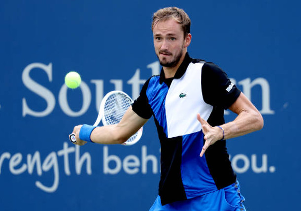 Medvedev Moves Into Cincinnati Semifinals with Win over Fritz 