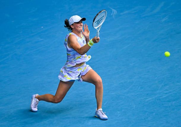Swiatek Rallies Past Kanepi to Reach First Australian Open Semifinal 