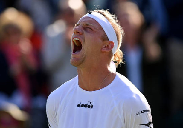 Roaring: Davidovich Fokina Upsets Hurkacz In Historic Wimbledon Win